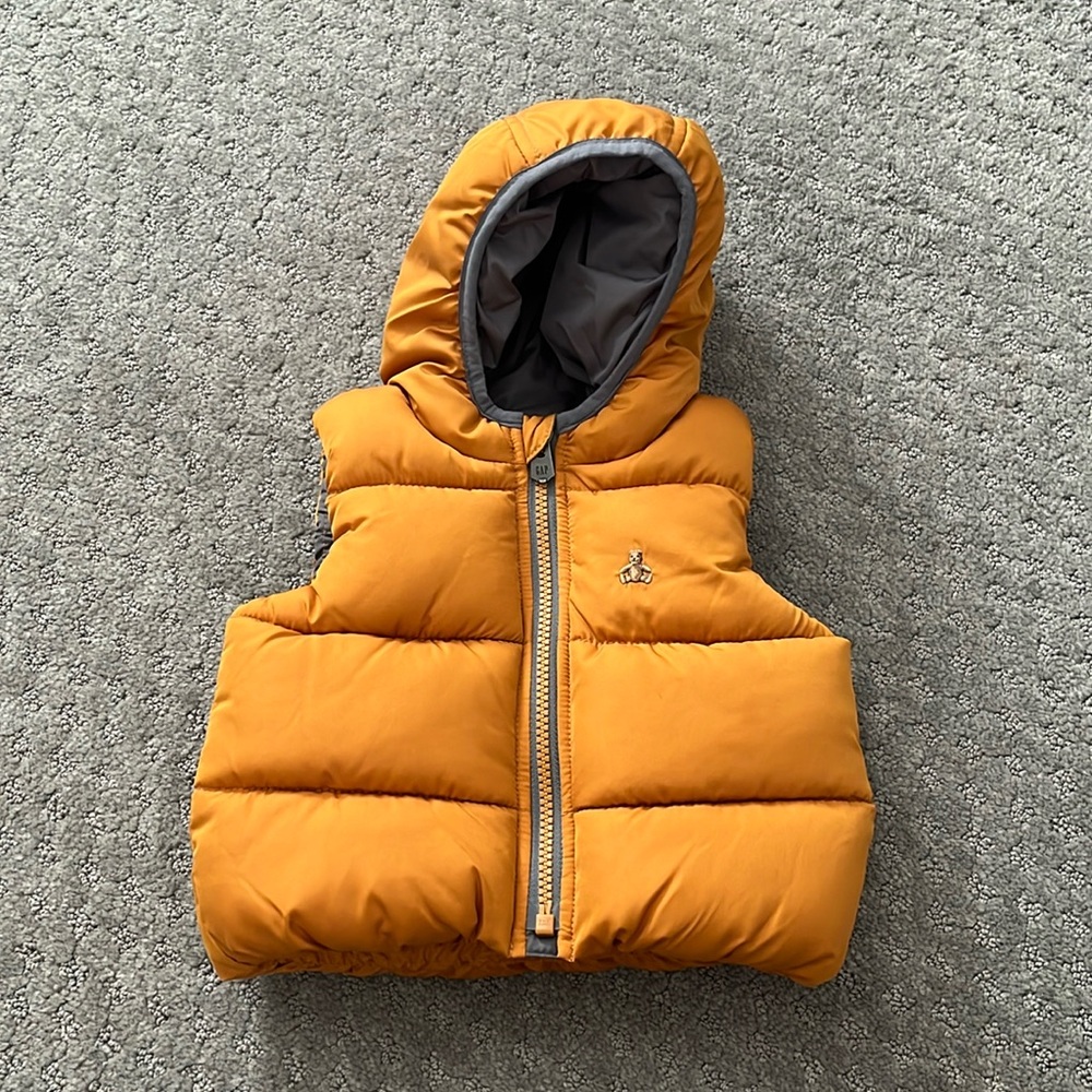 NWOT 
Baby Gap Puffer Vest